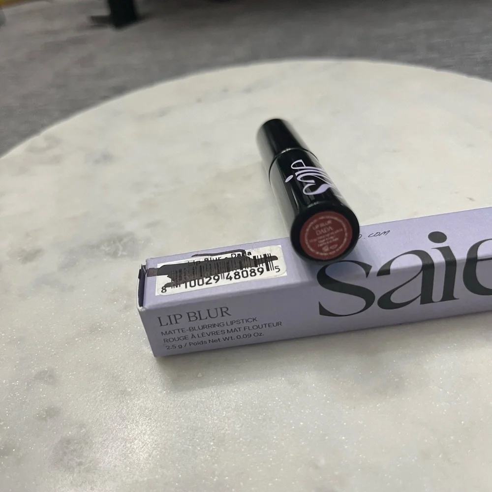 New‎ NWT SAIE Lip Blur Matte Blurring Lipstick DADA Beauty Makeup Lips 0.09oz